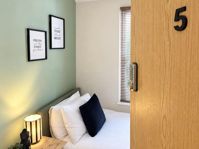 A Room at a Sensible Price Main Photo