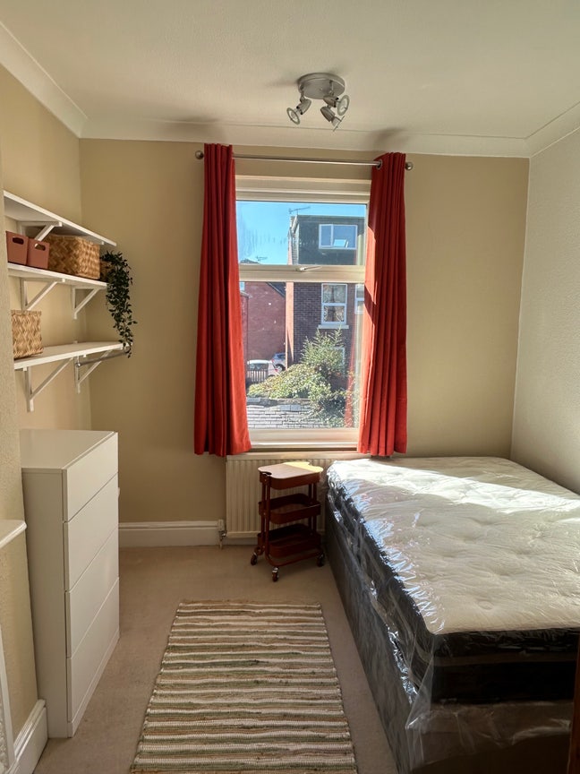 Renovated Room to Rent in Nether Edge   Main Photo