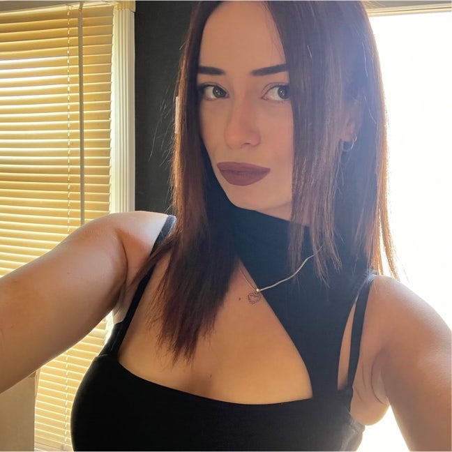 Professional Female seeks a single or double room Main Photo