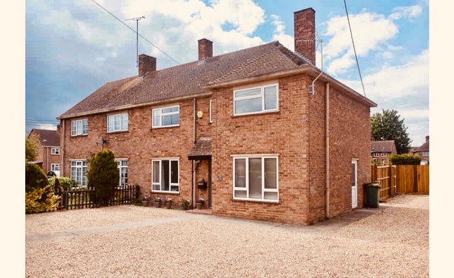 Ensuite Room | 5 mins Bicester North | Bills Inc Main Photo