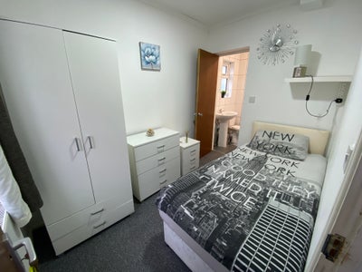 Single Ensuite – Only 9 Mins to Jubilee Line! Main Photo