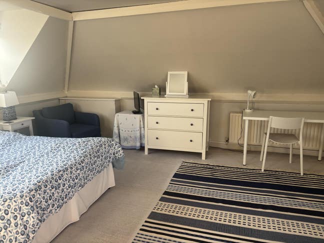 Large attic room 2/3/4 Nights a week  Main Photo