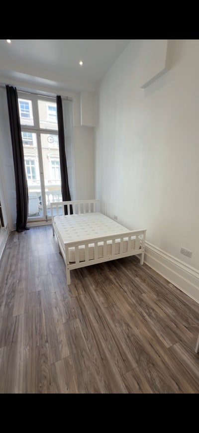 Notting Hill studio with Balcony | Short Sublet Main Photo