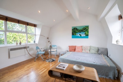 This stunning top floor one bedroom apartment is l Main Photo
