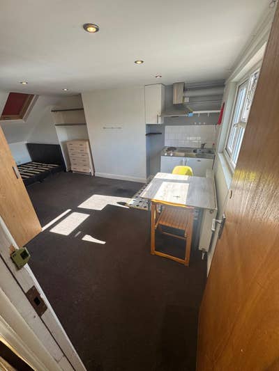 Studio in Wood Green 1 Minute Walk to Station Main Photo