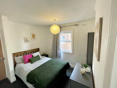Bright Ensuite Rooms Available W All Bills Inc Main Photo