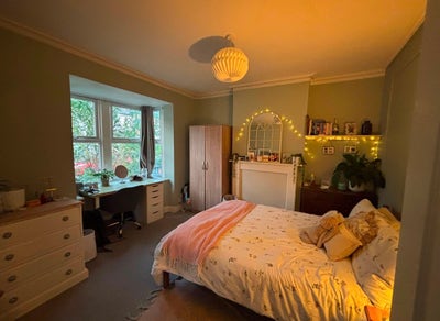 Double Room in Friendly Female House Share Main Photo