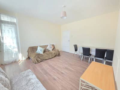 Spacious Four Bedroom Flat in the Heart of Bethnal Main Photo