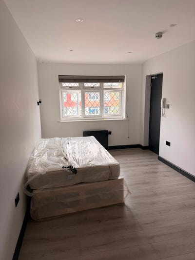 En-suite studio in Woodland Way, South London  Main Photo