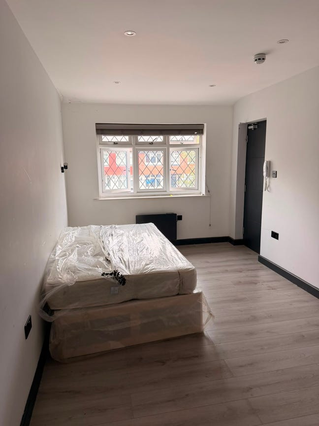 En-suite studio in Woodland Way, South London  Main Photo