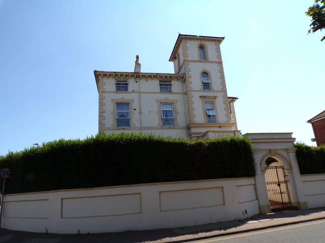 Two Bed Flat to Let in Southsea &pound;1240 per Month  Main Photo