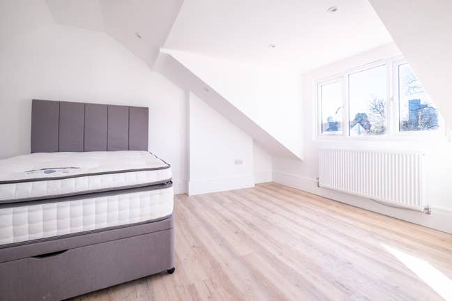Modern Victorian House in East Croydon Main Photo