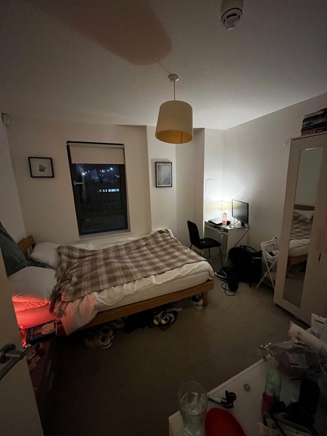 Double Room Available in E1! 🌷 Main Photo