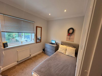 Furnished Single Room in Professional 4-Bed House Main Photo