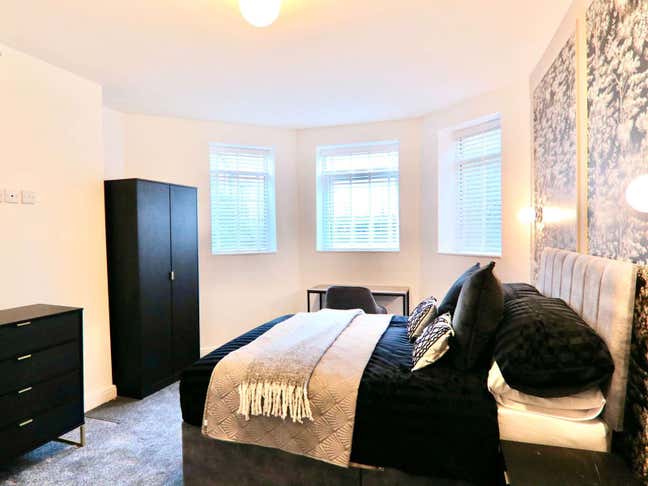 BS7 - Beautiful Double Room in City Centre Main Photo