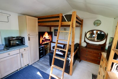 Double room/studio space in Victorian garden flat  Main Photo