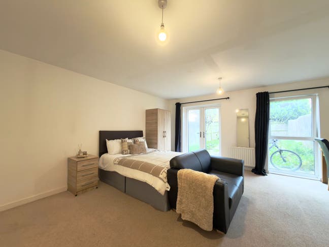 Cozy Studio Room - Bills Included Main Photo