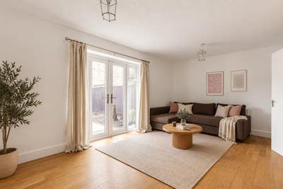 Looking for a third girl to join our home! Main Photo