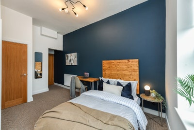 Private Studios | Bills Included | DE24 Main Photo