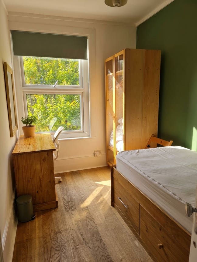 Bright room, 3 min to Acton Central, bills incl Main Photo