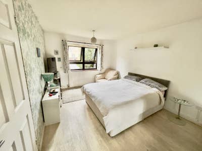 Room Main Photo