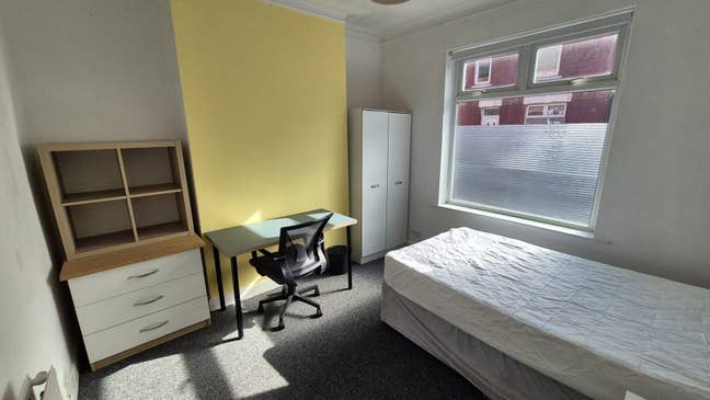 Spare Double Room in Modern Home  Main Photo