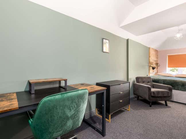Ensuite Rooms Available 🏡 Stanway Road Main Photo