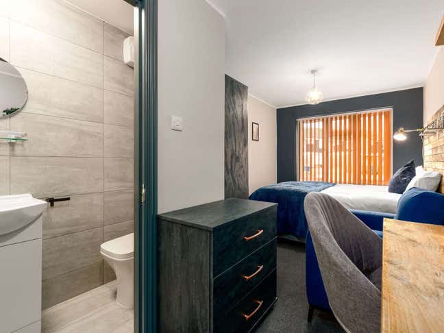 Ensuite Rooms Available 🏡 Warburg Crescent Main Photo