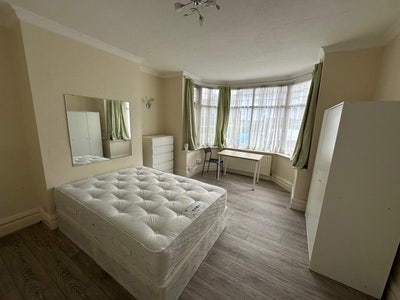 Big double room near Wembley Outlet  Main Photo