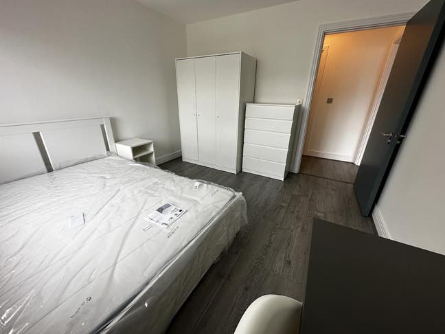 Great Double room | Available now | 2min From DLR Main Photo