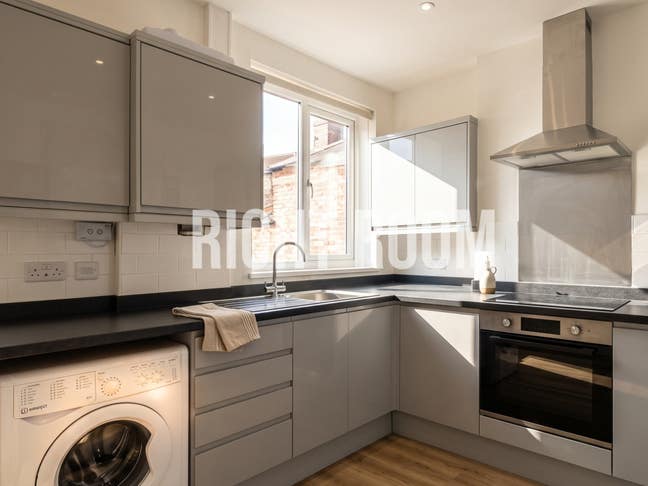 2 Bed Terraced House | Garden | On-Street Parking  Main Photo