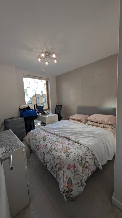Ensuite double close to Train station Main Photo