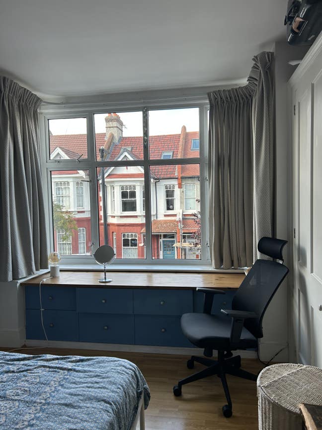 Gorgeous room in lovely house.  Main Photo