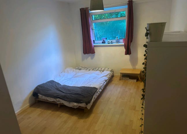 Good room available in st mungo flat Main Photo