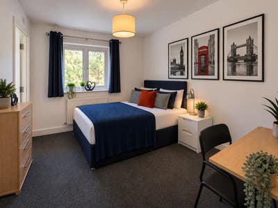 ✨ New Property -Superb En Suite Available–Chiswick Main Photo