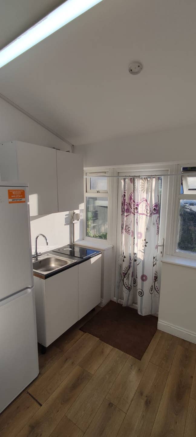 Furnished Room with private garden - (NW2)  Main Photo
