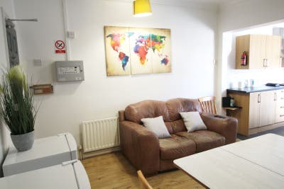 🏡 9 Furnished Rooms | All Bills Included |Lincoln Main Photo
