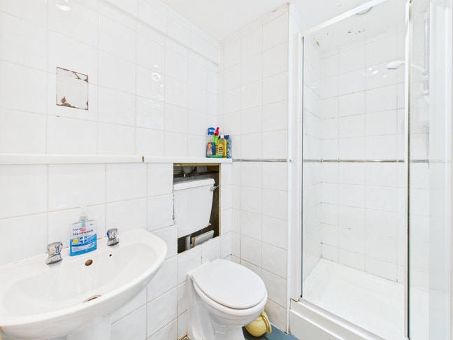 ***Fully Furnished Third Floor Studio Apartment Lo Main Photo