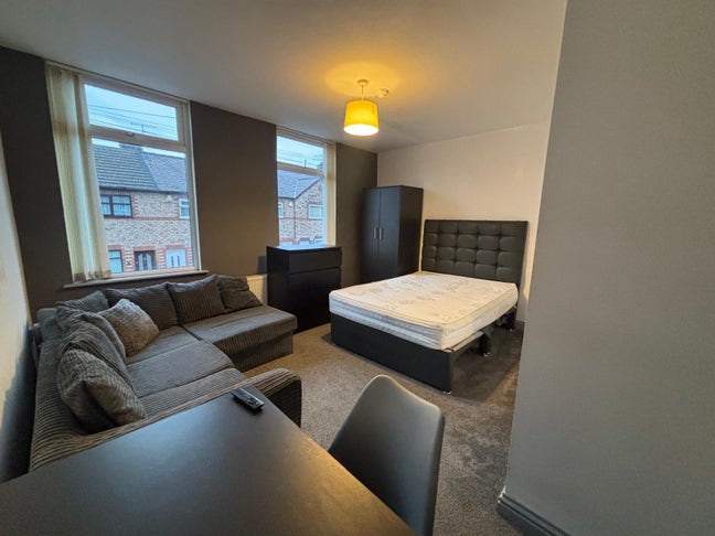 5 Bed House Share - L15 Main Photo