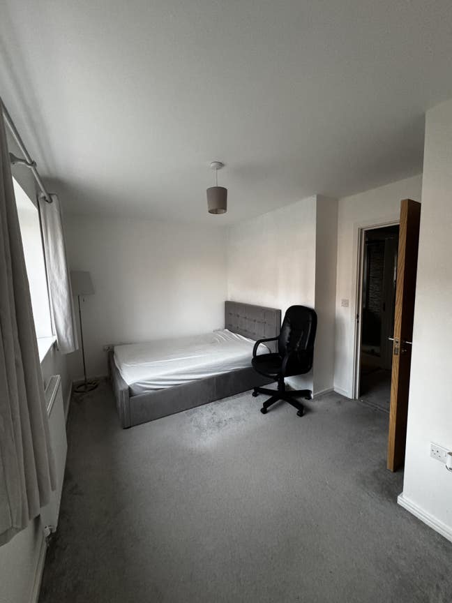 Spacious Double Bedroom – Eccles Main Photo