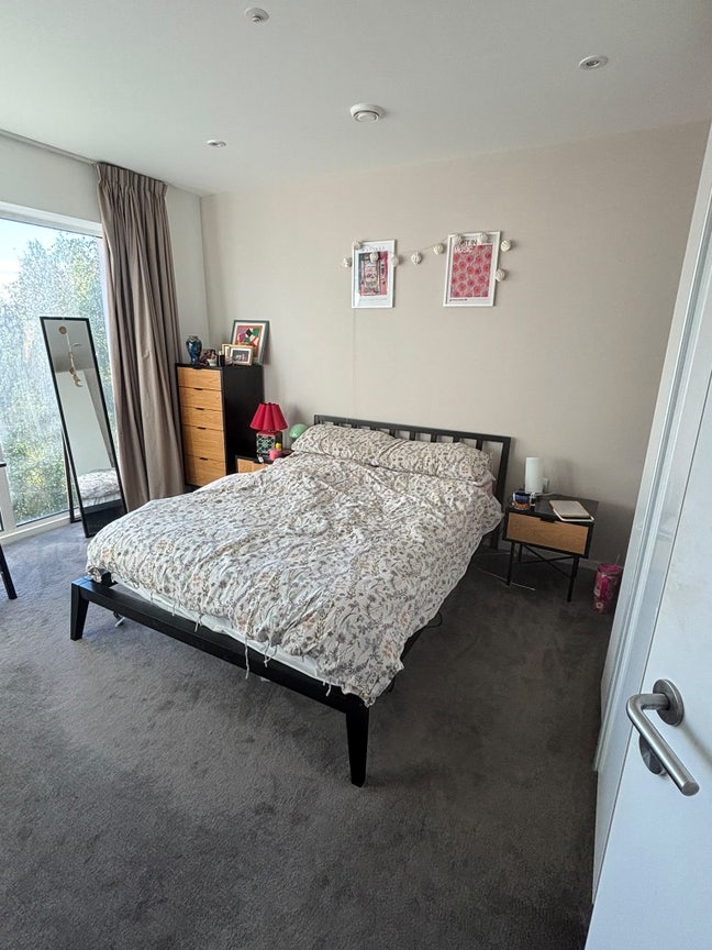 Double bedroom in East Village, Stratford  Main Photo