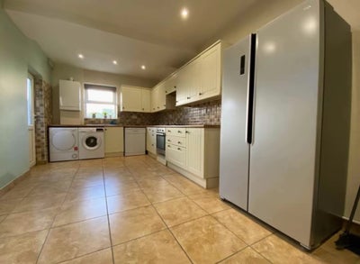 4-Bedroom House – 18 Whitchurch Road, Card Main Photo