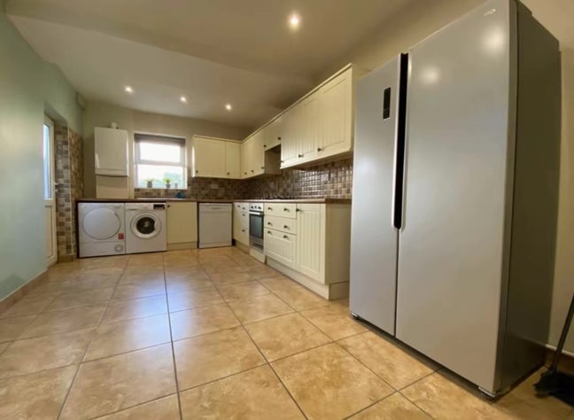 4-Bedroom House – 18 Whitchurch Road, Card Main Photo