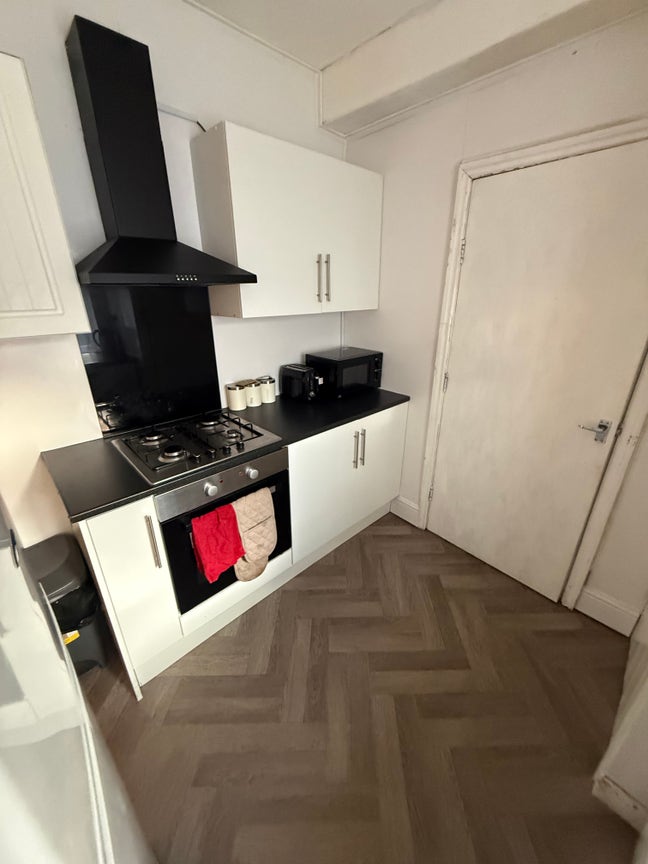 3-Bedroom Flat - Bavington Drive, NE5 2Hs Main Photo