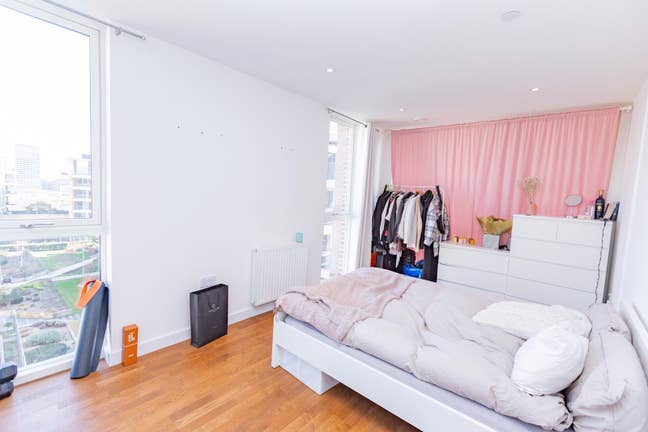 🌸Bright Double in 3 Bed Flat in Canning Town Main Photo