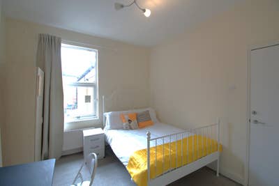 Bright & Modern Room – All Bills Included! Main Photo
