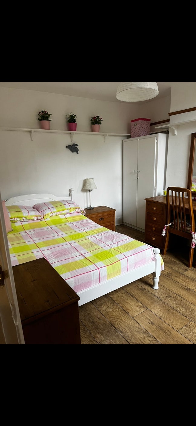 Large Double room on a great street! Main Photo