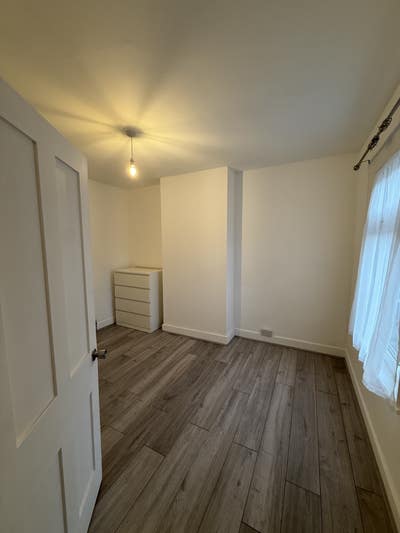 Bright & Spacious Double Room in (OX1) Main Photo