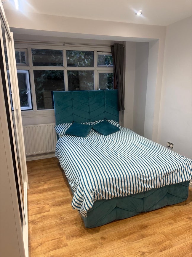 Spacious Furnished Double Room - Short Let Main Photo