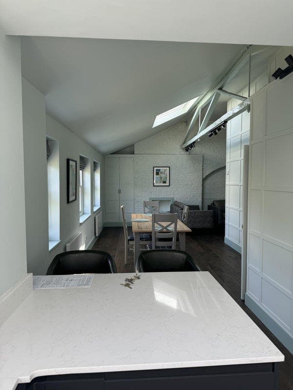 Lovely modern 2 bedroom Clapham Main Photo